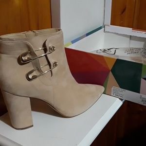 [Katy Perry] booties